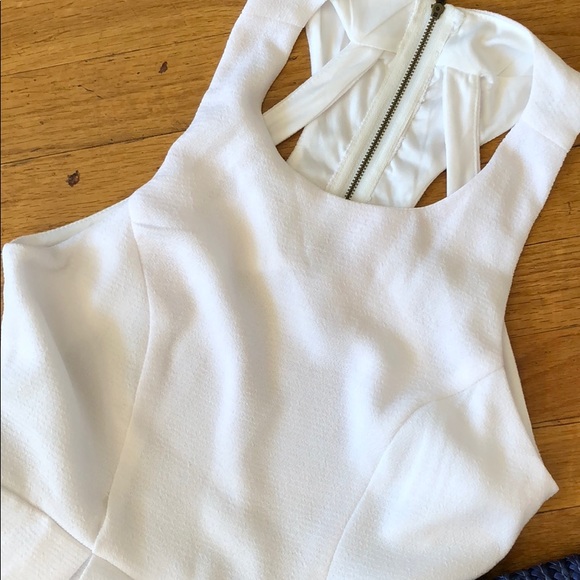 White lulus skater dress w/cutout - Picture 2 of 4